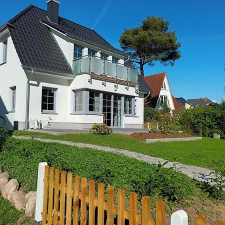 Admiral Brommy Holiday home Graal-Mueritz